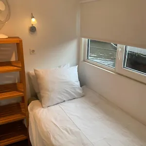 Bed & Breakfast Tiny Houseboat On The Amstel River
